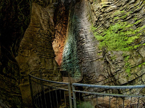 grotta cascata varone